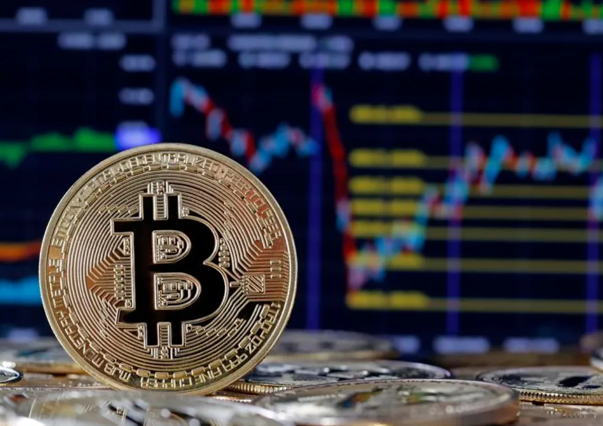 2025年7月比特币为何暴涨至12万美元？
