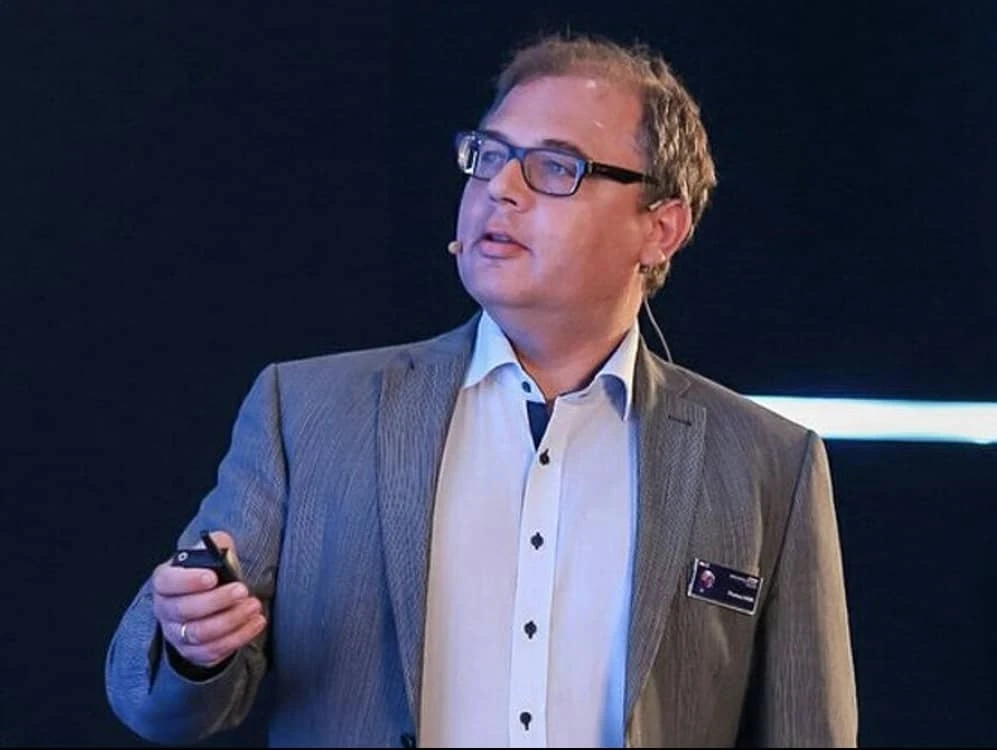 分布式AI系统架构师：Thomas Hain