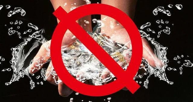 监管转向如何通过负面评价重塑政策框架？